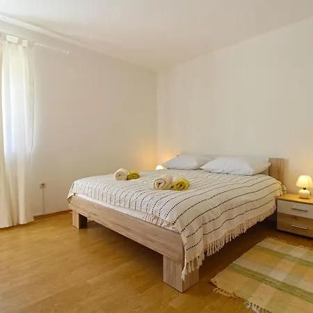 2378 Pula